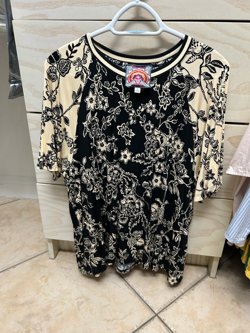 Johnny Was Black & Cream Floral Raglan Sleeve Top
